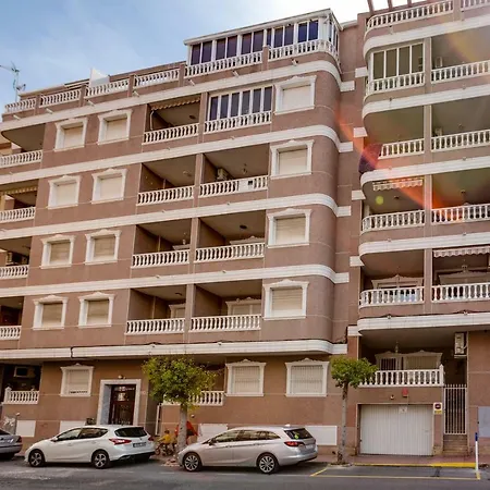2 Ramon Gallud Apartment *